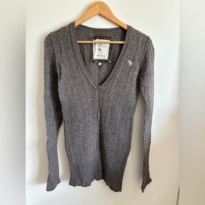 Abercrombie & Fitch Gray Cable Knit V-Neck Sweater Size L